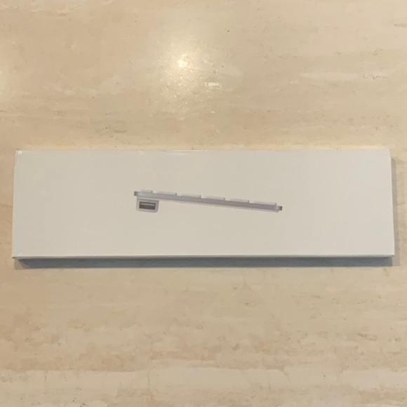 Apple Keyboard With Numeric Keypad Wired Model A1243 Genuine OEM Authentic New - Picture 1 of 14